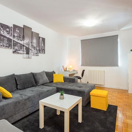 Laveruda Apartment With Balcony And Free Parking Pula Exterior photo