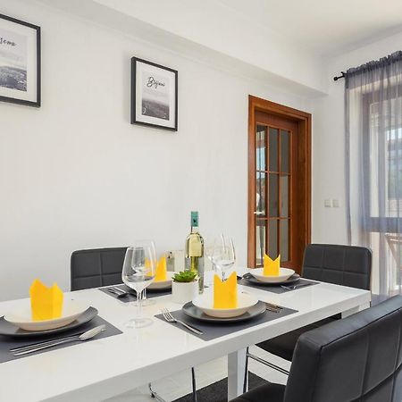 Laveruda Apartment With Balcony And Free Parking Pula Exterior photo