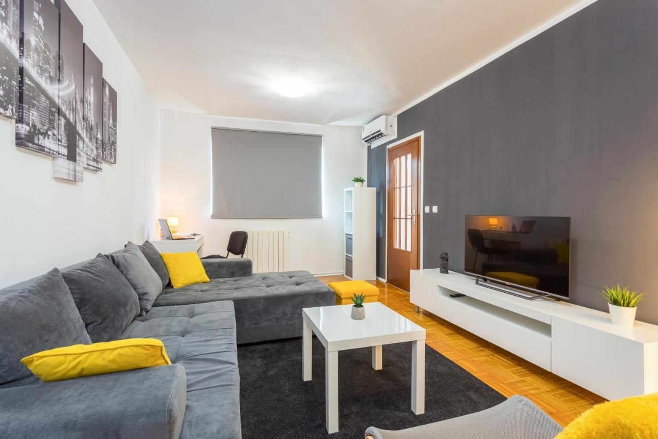 Laveruda Apartment With Balcony And Free Parking Pula Exterior photo