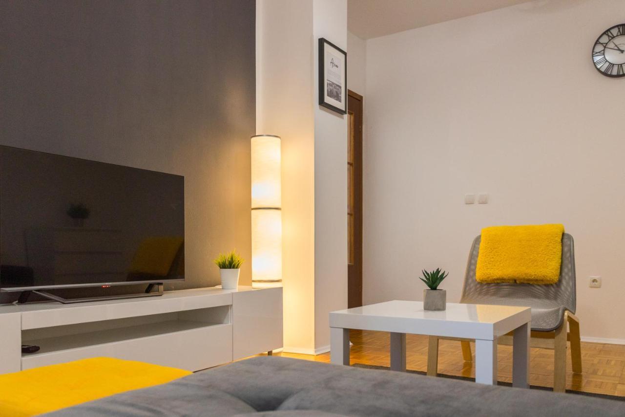 Laveruda Apartment With Balcony And Free Parking Pula Exterior photo