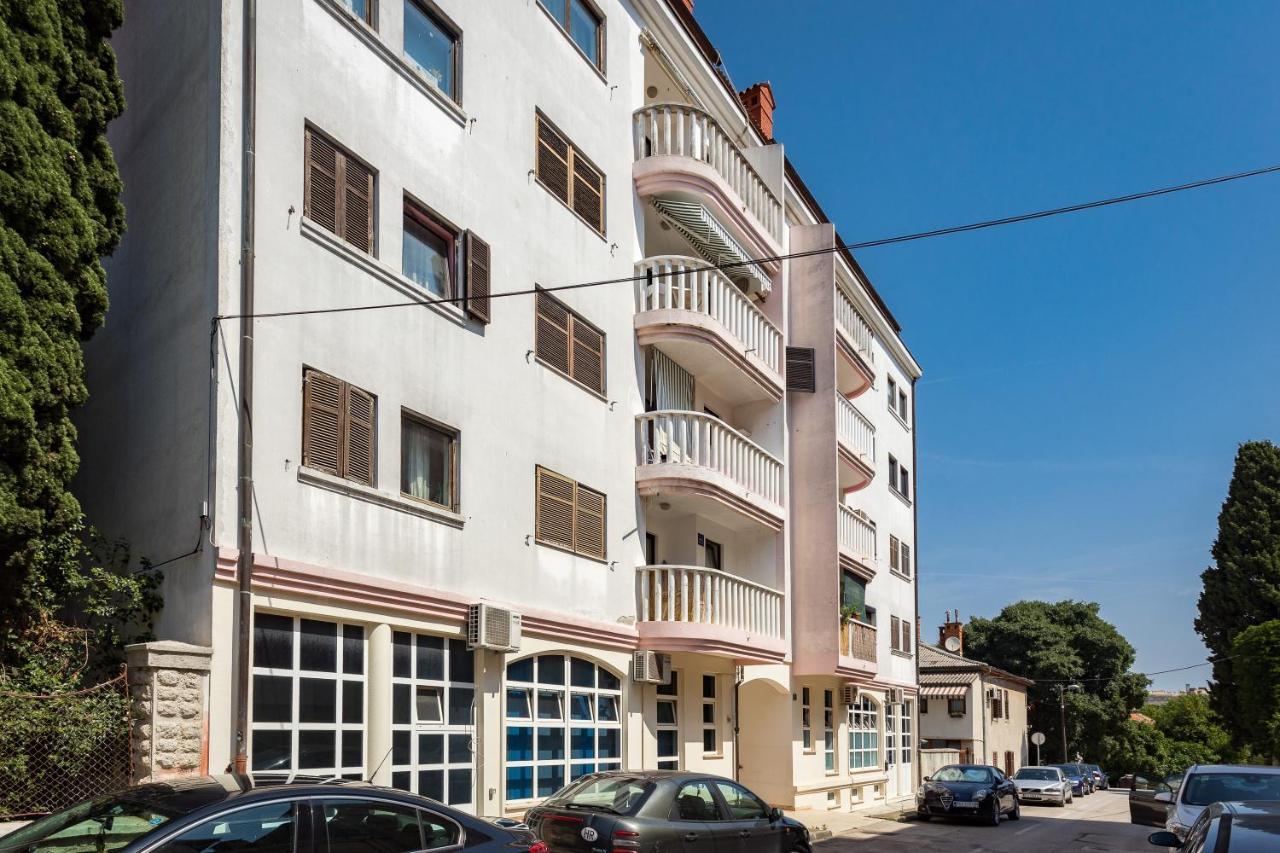 Laveruda Apartment With Balcony And Free Parking Pula Exterior photo